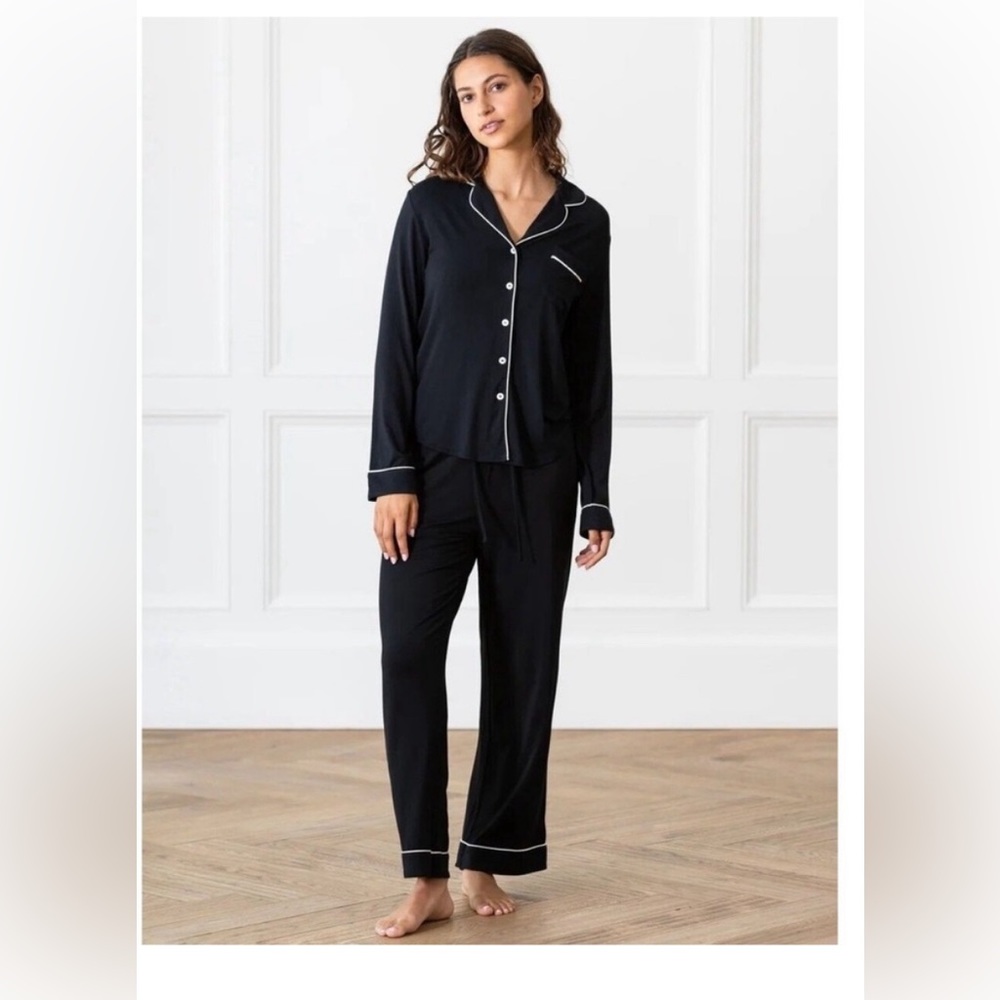 Cozy Earth set. Top size L, pant size XL. Black classic bamboo great condition.